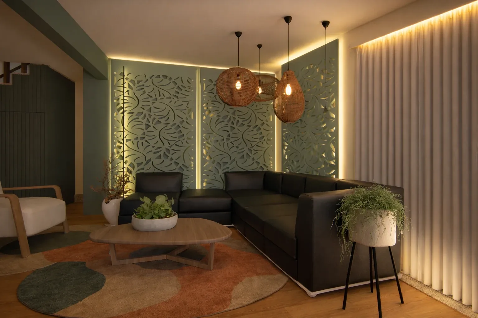 Wohnzimmer mit Ecksofa, durchbrochenen Blattpaneelen und Naturfaser-Pendelleuchten