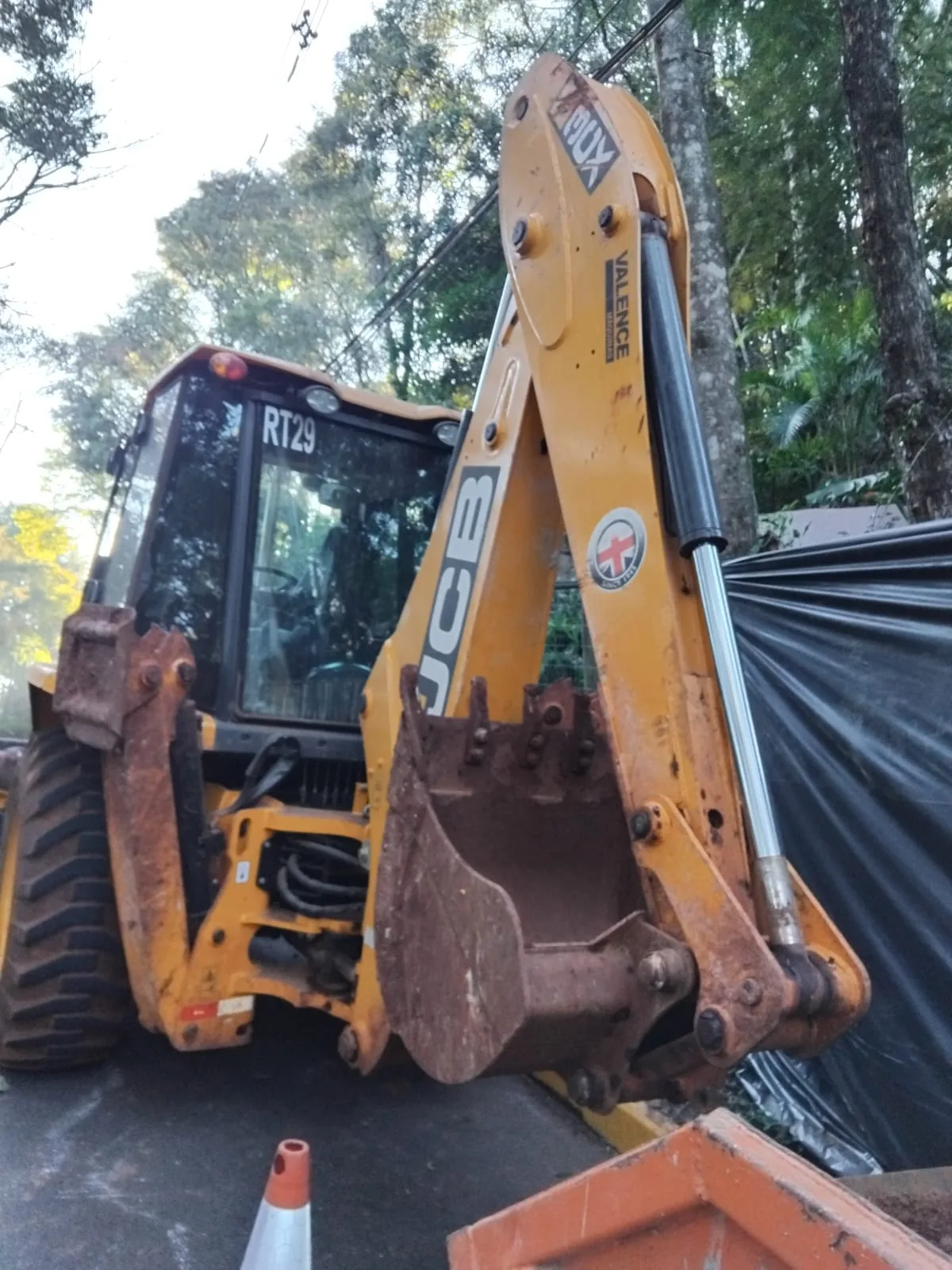 Cantiere: escavatore sul posto